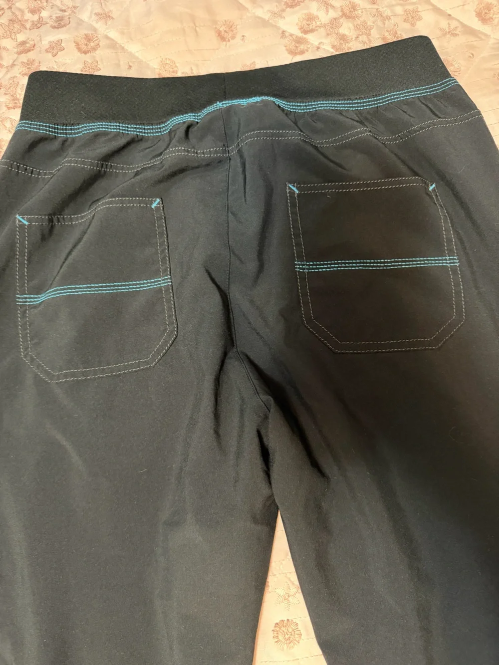 Carhartt cross flex women’s knit waist cargo scrub pants